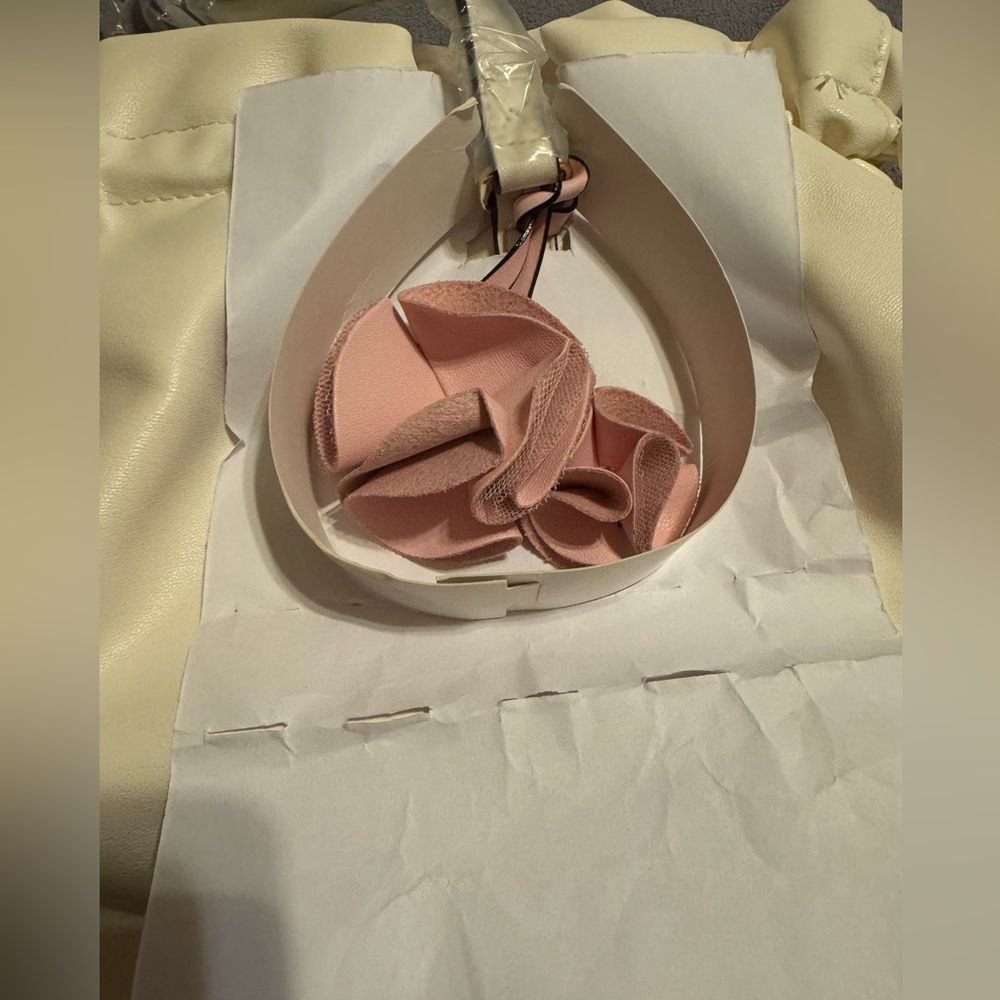 Victoria's Secret Elegant Black and Cream Tote w/ Rose Design NWT - Picture 5 of 9